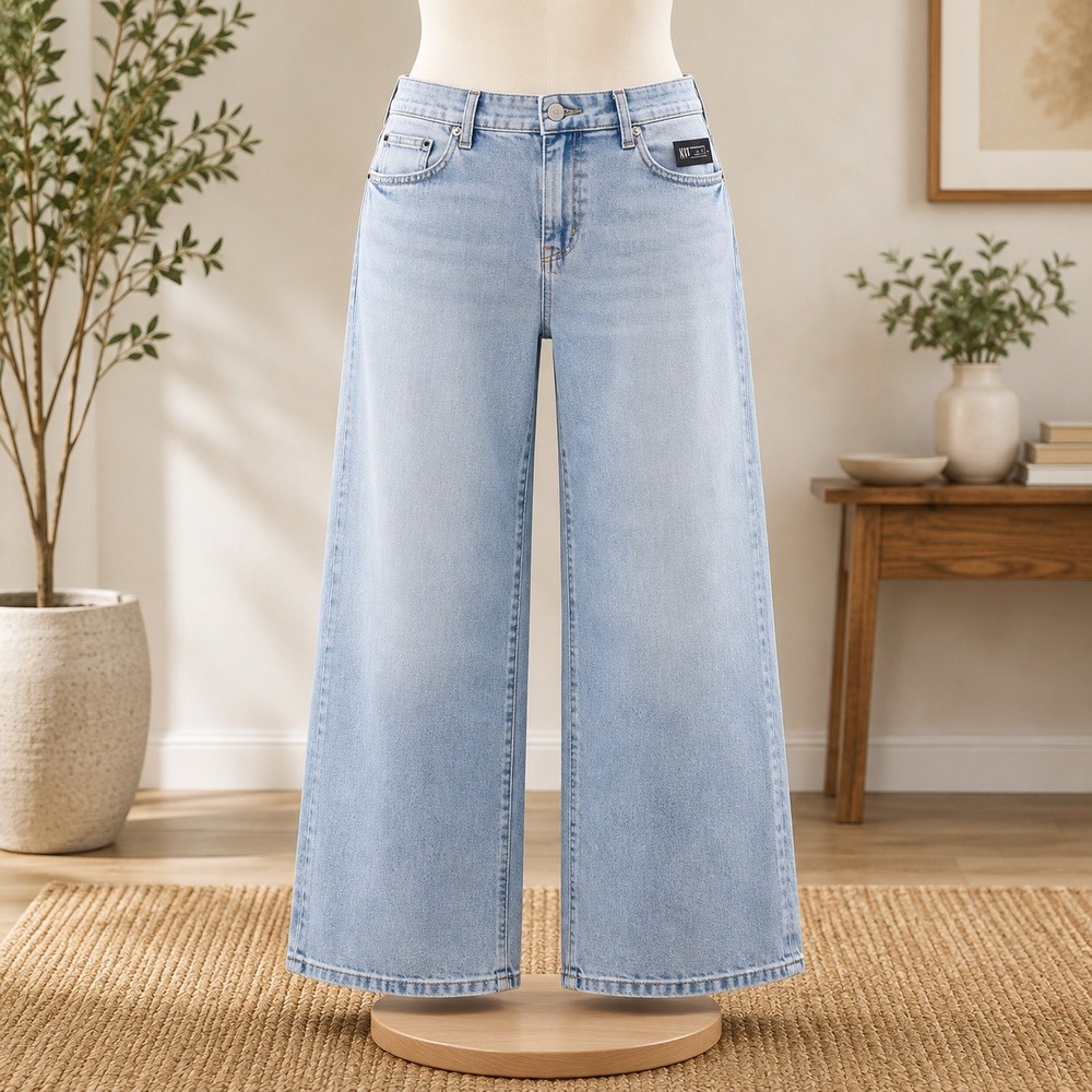 NWT Candace Cameron Bure Jeans Womens 30W Light Blue Cropped Straight Leg Denim